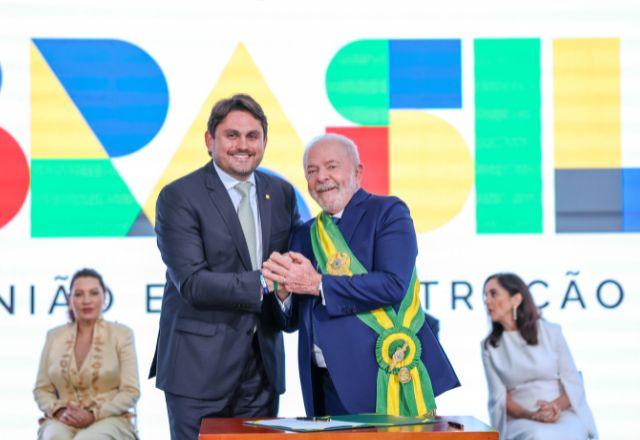 Após reunião, Lula mantém Juscelino como ministro