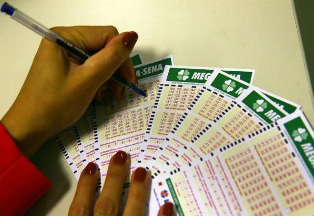 Aposta simples, com seis dezenas marcadas, custa R$ 4,50 | Agência Brasil