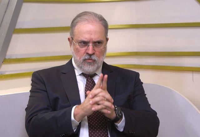 Aras nega função de engavetador da República e comenta atuação da PGR