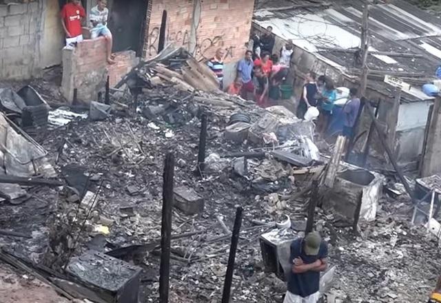 Área destruída por incêndio em comunidade na zona norte de SP
