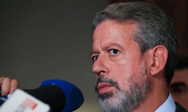 Lira anuncia comissão especial para analisar PEC das Drogas após decisão do STF