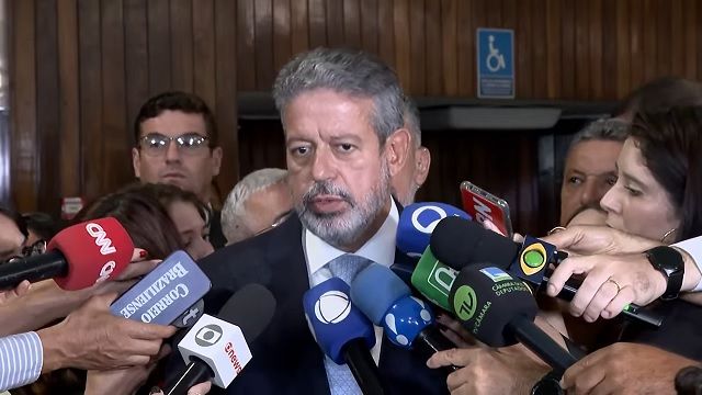 O presidente da Câmara, Arthur Lira (PP-AL), defendeu divisão entre Poderes em meio às discussões por emendas junto ao STF | Reprodução/TV Câmara
