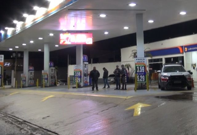 Policiais após balear dupla que realizava arrastões em São Paulo | Foto: Reprodução/SBT