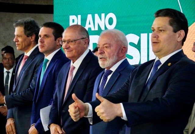Assinatura de MP reuniu Haddad, Motta, Alckmin, Lula e Alcolumbre, entre outras autoridades | Divulgação/Cadu Gomes/VPR