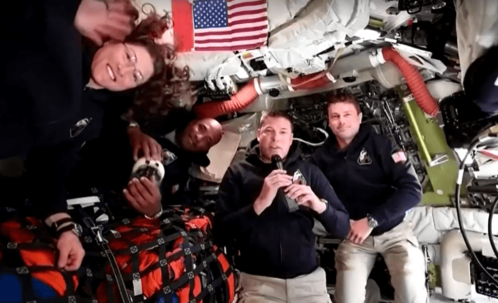 Astronautas a bordo da Missão Artemis II, que pretende levar humanos pela primeira vez para o lado oculto da Lua | Reprodução/Reuters