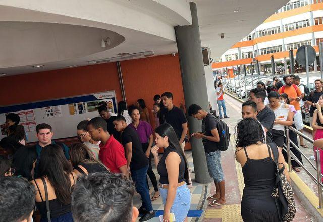 Ataque à faculdade com spray de pimenta gera confusão entre alunos e funcioários