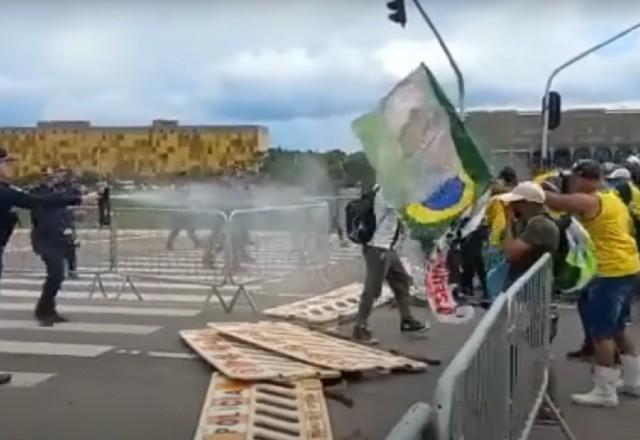 Ataque aos Três Poderes