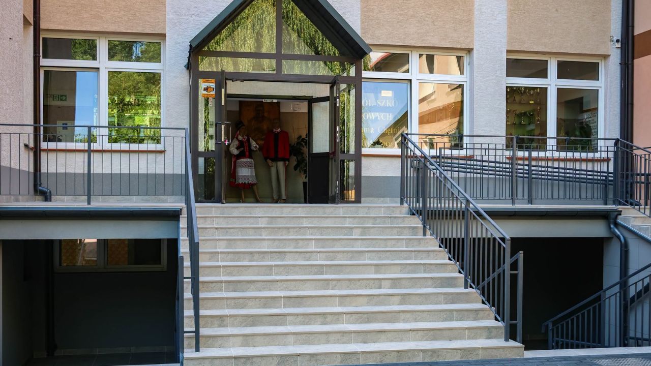 Ataque com faca em escola deixa sete feridos na Polônia