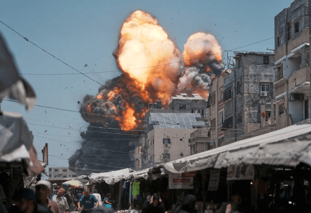 Ataque em Gaza deixa mais de 30 pessoas mortas | Reprodução/AP Photo/Jehad Alshrafi