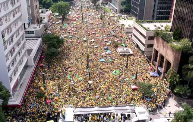 Ato pró-Bolsonaro reúne milhares na avenida Paulista (Reprodução/YouTube)