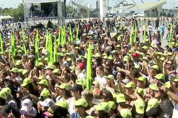 Atos políticos e shows gratuitos marcam comemoração do Dia do Trabalhador em SP Atos políticos e shows gratuitos marcam comemoração do Dia do Trabalhador em SP