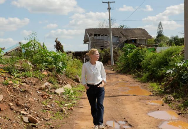 Atriz Cate Blanchett visita cidades afetadas pelas chuvas no Rio Grande do Sul, em maio de 2024 | Foto: Acnur / Divulgação