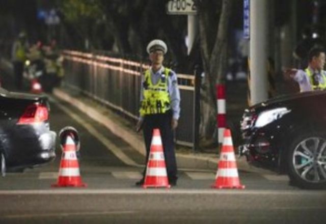 Insatisfeito com divórcio, homem atropela multidão e deixa aos menos 35 mortos na China
