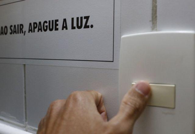 Atualmente, 733 milhões de pessoas não possuem acesso à eletricidade no mundo | Agência Brasil