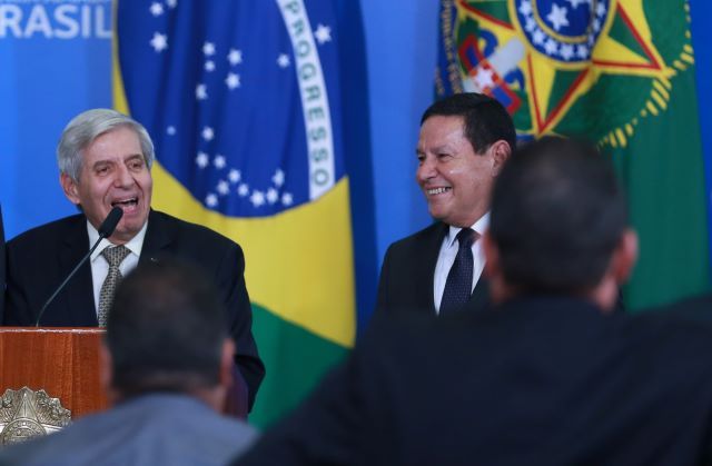 Mourão defende Augusto Heleno: "Jamais compactuaria com Abin paralela"