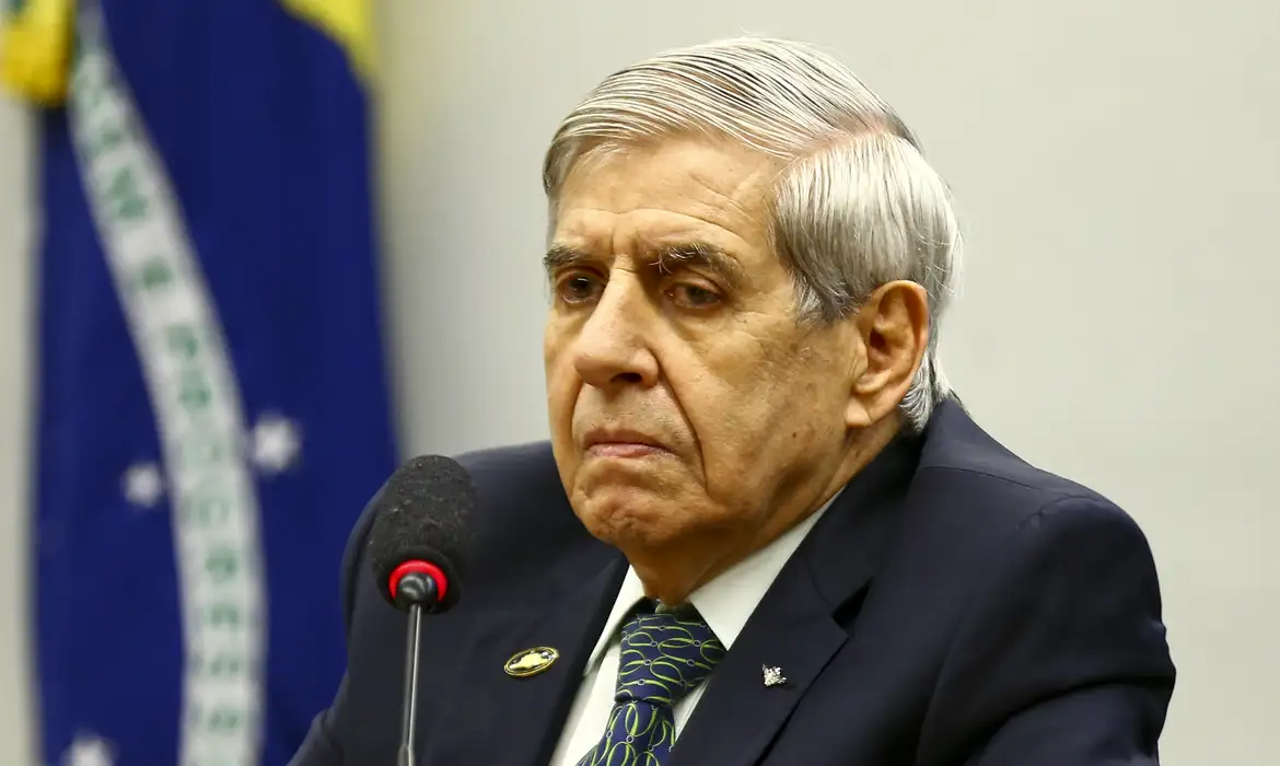 General Heleno é intimado a depor à PF em investigação sobre a Abin paralela