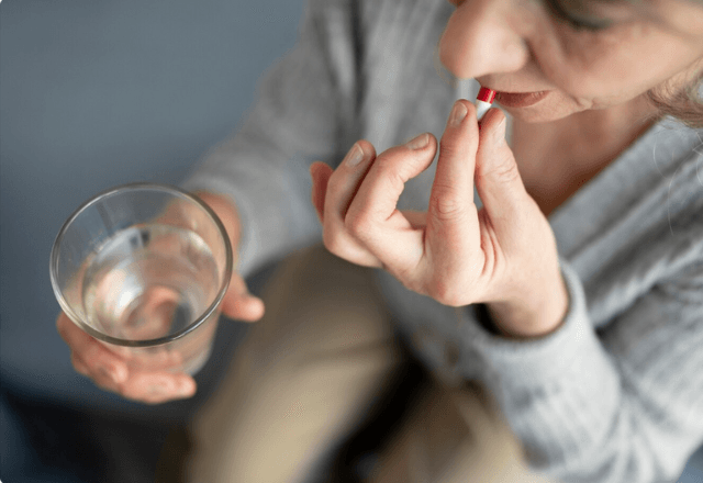 Automedicação pode oferecer riscos à saúde | Freepik