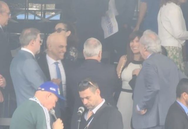 Autoridades dos três poderes estão presentes no desfile civico que acontece em Brasília | Rafael Felice/SBT News
