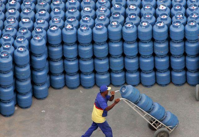 Auxílio Gás é calculado a partir da tabela de preços da Agência Nacional do Petróleo (ANP) | Agência Brasil