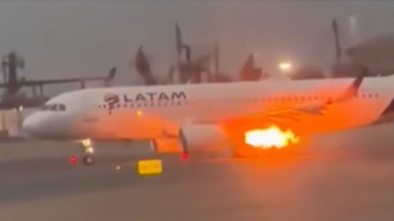 Turbina de avião da Latam pega fogo em aeroporto no Peru