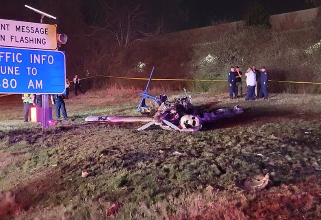 Avião cai ao lado de rodovia e deixa 5 mortos nos EUA