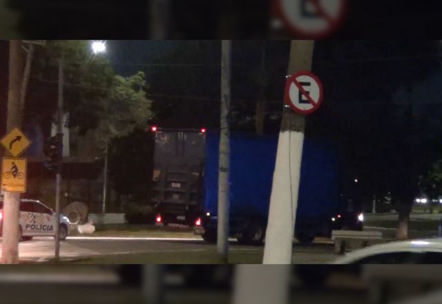 Peças e destroços do avião chegam em SP | Reprodução/SBT