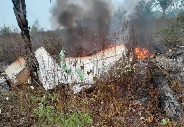 Destroços do avião na zona rural de Apiacás | Reprodução/Redes Sociais