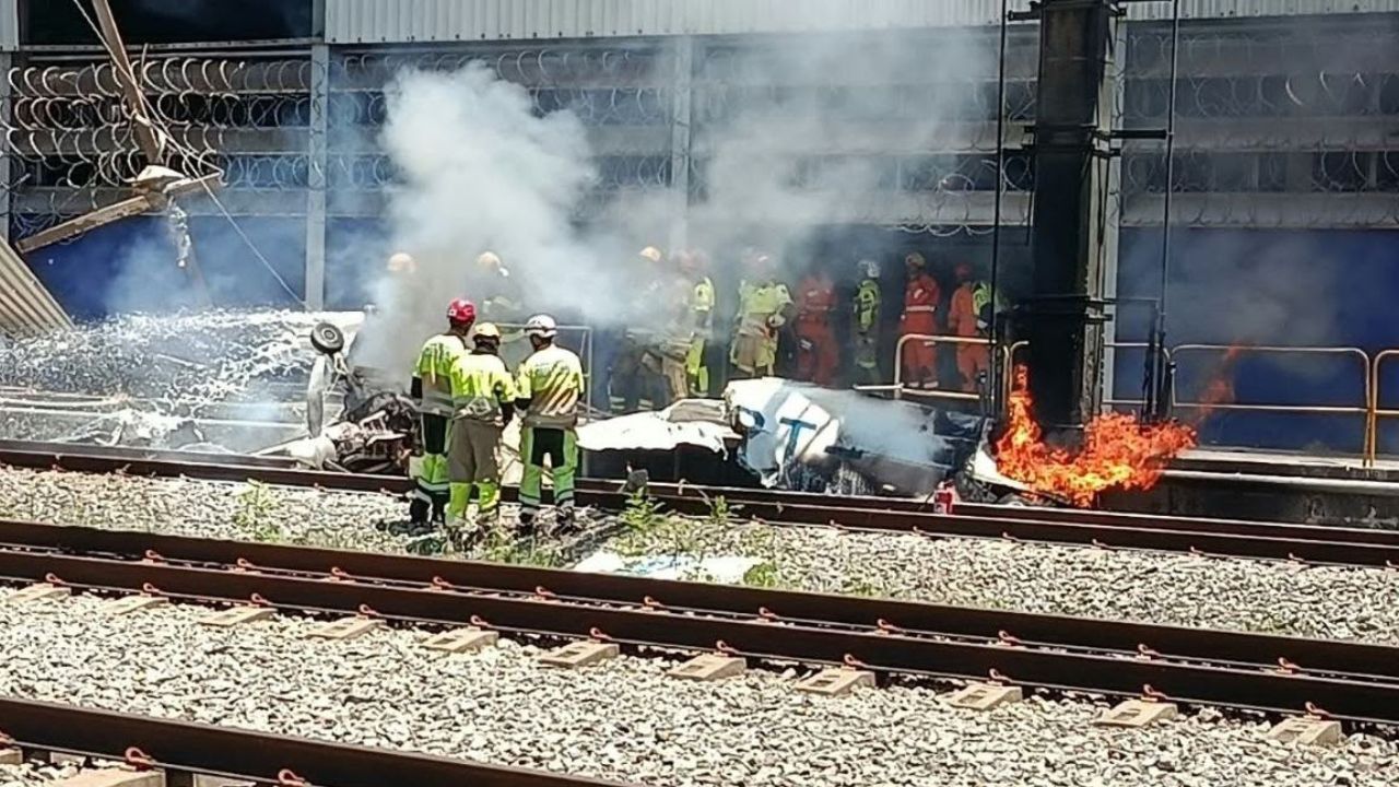 Monomotor cai em pátio do metrô de BH e piloto morre Monomotor cai em pátio do metrô de BH e piloto morre