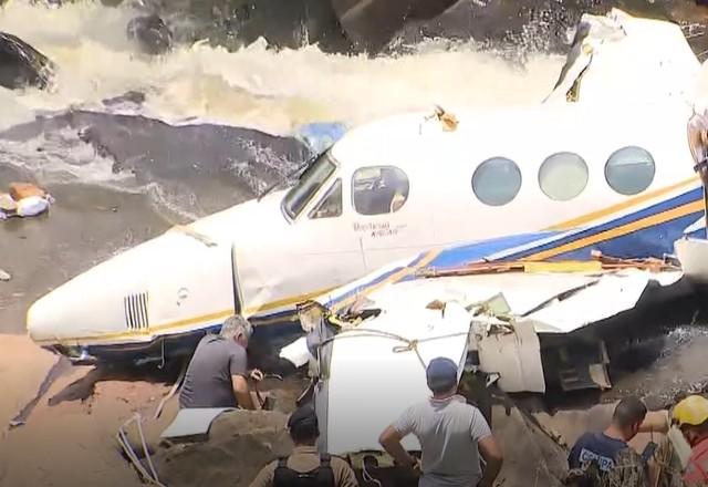Avião que transportava a cantora Marília Mendonça cai em Caratinga (MG)