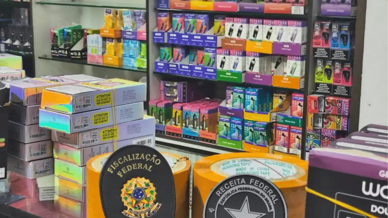 Imagem da notícia: Anvisa apreende 25 mil cigarros eletrônicos Imagem da notícia: Anvisa apreende 25 mil cigarros eletrônicos