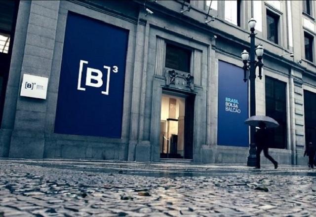Imagem da notícia: Ibovespa fecha aos 171 mil pontos e dólar sobe a R$ 5,18 Imagem da notícia: Ibovespa fecha aos 171 mil pontos e dólar sobe a R$ 5,18