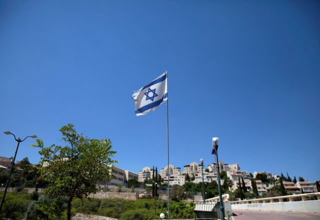 Bandeira de Israel em assentamento na Cisjordânia ocupada 16/08/2020 | Foto: REUTERS/Ronen Zvulun