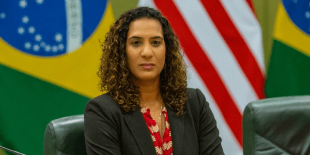 Anielle fala pela primeira vez sobre assédio de Silvio Almeida: "Me culpei pela falta de reação imediata" Anielle fala pela primeira vez sobre assédio de Silvio Almeida: "Me culpei pela falta de reação imediata"