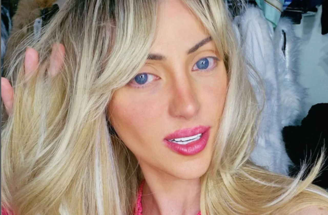 Bárbara Jankavski Marquez, de 31 anos, conhecida nas redes sociais como "Barbie Humana" | Reprodução/Redes sociais