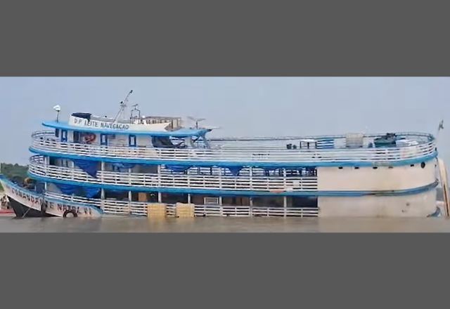 Barco afunda no Amazonas. Foto: Reprodução