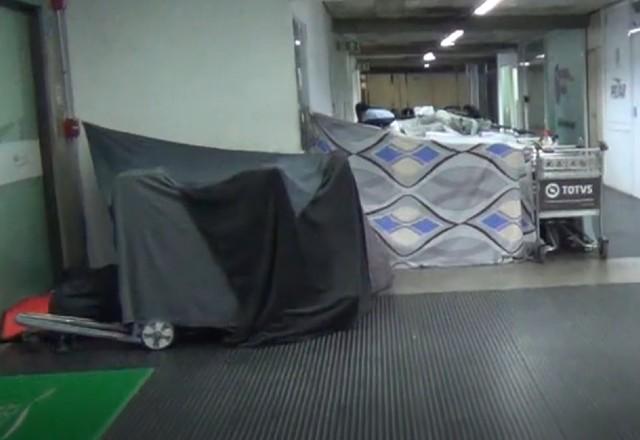 Em busca de acolhimento, refugiados afegãos acampam em Guarulhos (SP) Em busca de acolhimento, refugiados afegãos acampam em Guarulhos (SP)