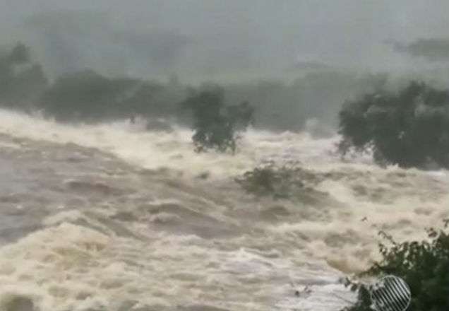 Barragem se rompe e atinge povoado no interior de Bahia