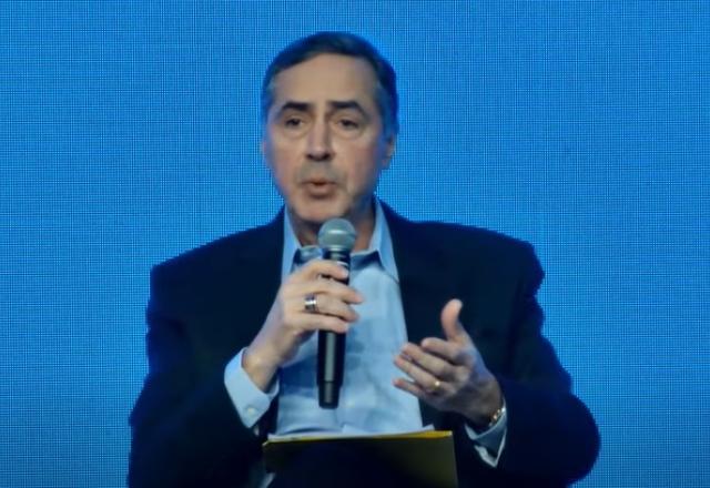 "O STF interpreta a Constituição e tem protagonismo", diz Barroso "O STF interpreta a Constituição e tem protagonismo", diz Barroso