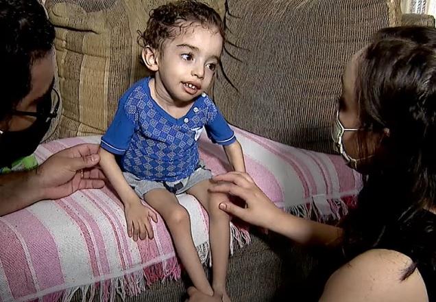 Bebê com os pais