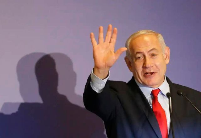 Primeiro-ministro de Israel, Benjamin Netanyahu, acena durante discurso | Tânia Rego/Agência Brasil