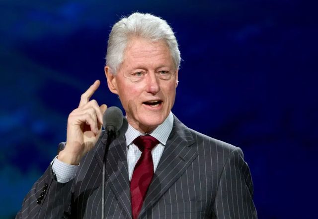 Bill Clinton condena mortes de americanos em ações do ICE em Minneapolis; Trump culpa democratas