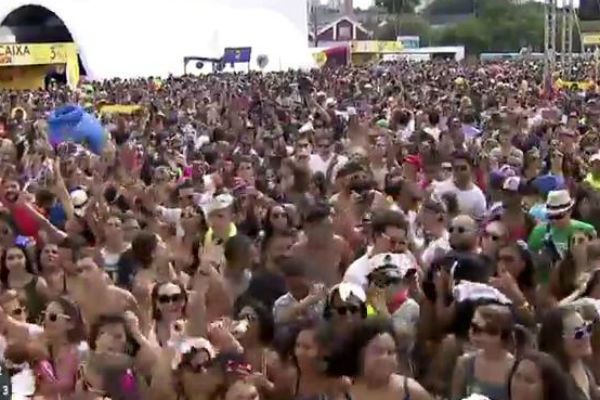 Blocos de Carnaval atraem cerca de 60 mil pessoas em São Paulo