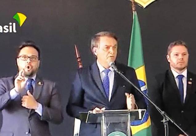"Não tenho dado motivo para PF ir atrás dos meus ministros", diz presidente
