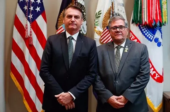 O ex-presidente Jair Bolsonaro (PL) ao lado do médico Ricardo Camarinha, denunciado como funcionário fantasma em 2022 pela Apex | Reprodução/Instagram