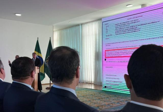 Bolsonaro durante encontro com embaixadores
