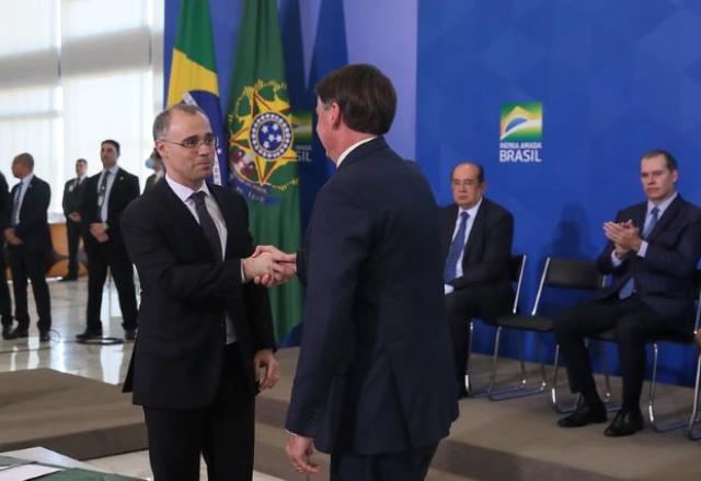 Bolsonaro e André Mendonça
