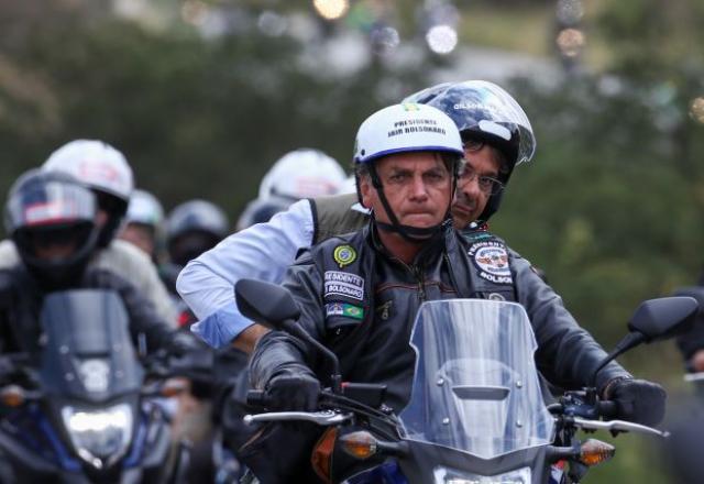 Bolsonaro e Gilson Machado em moto