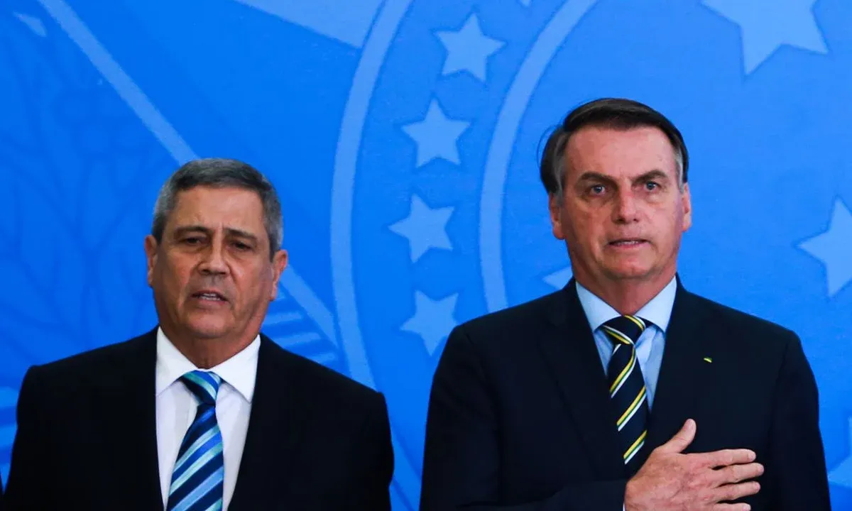 O general Walter Braga Netto, ex-ministro e candidato à vice-presidência, e o ex-presidente Jair Bolsonaro | Valter Campanato/Agência Brasil