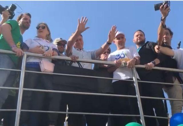 Bolsonaro participa da Marcha para Jesus