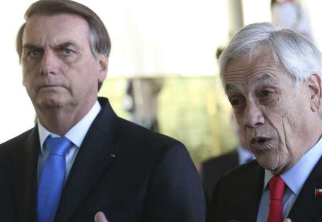Bolsonaro volta a exigir recuo de Macron para aceitar recursos